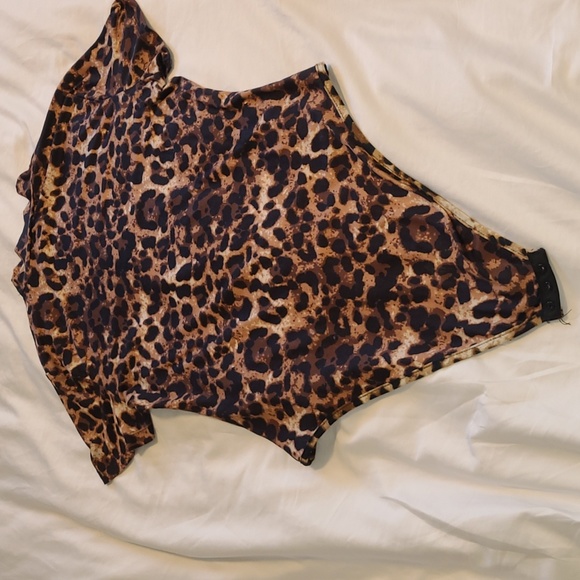2 for $25  Leopard print mock turtleneck short sleeve bodysuit - Picture 5 of 5